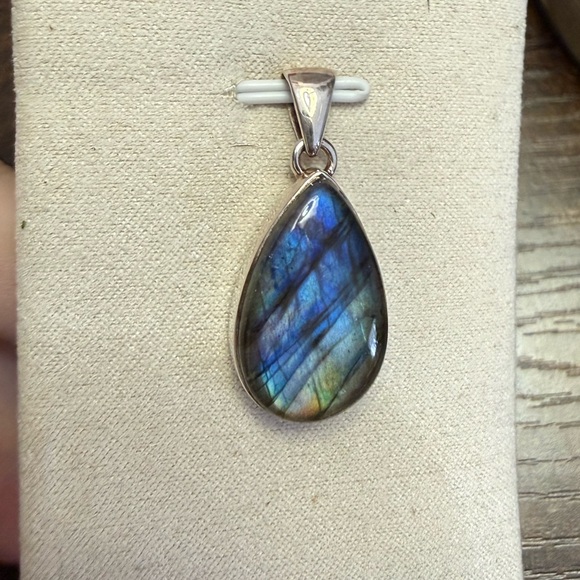 Labradorite pendant - Picture 3 of 5